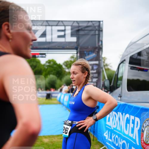 30.08.2026 - Elbe Triathlon Hamburg LAZAROV Photography http://msf.ph/oto/10063796 30.08.2026 11:59:02 Ziel 811 meine-sportfotos.de
