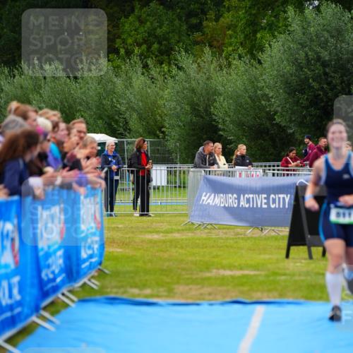 30.08.2026 - Elbe Triathlon Hamburg LAZAROV Photography http://msf.ph/oto/10063799 30.08.2026 11:59:08 Ziel 811 meine-sportfotos.de