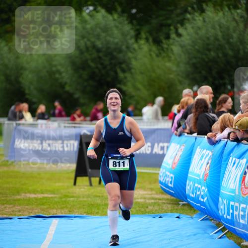 30.08.2026 - Elbe Triathlon Hamburg LAZAROV Photography http://msf.ph/oto/10063800 30.08.2026 11:59:09 Ziel 811 meine-sportfotos.de