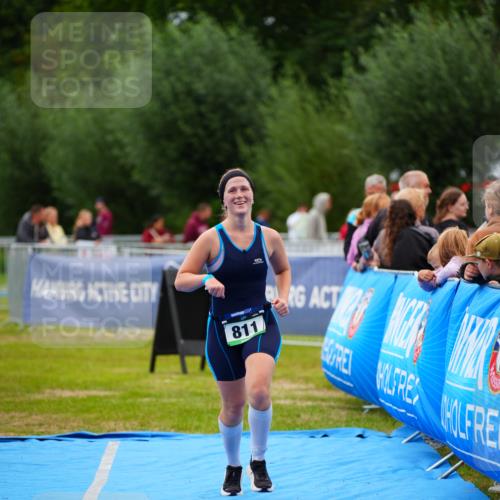 30.08.2026 - Elbe Triathlon Hamburg LAZAROV Photography http://msf.ph/oto/10063802 30.08.2026 11:59:09 Ziel 811 meine-sportfotos.de