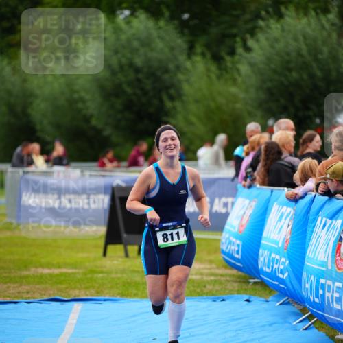 30.08.2026 - Elbe Triathlon Hamburg LAZAROV Photography http://msf.ph/oto/10063803 30.08.2026 11:59:10 Ziel 811 meine-sportfotos.de