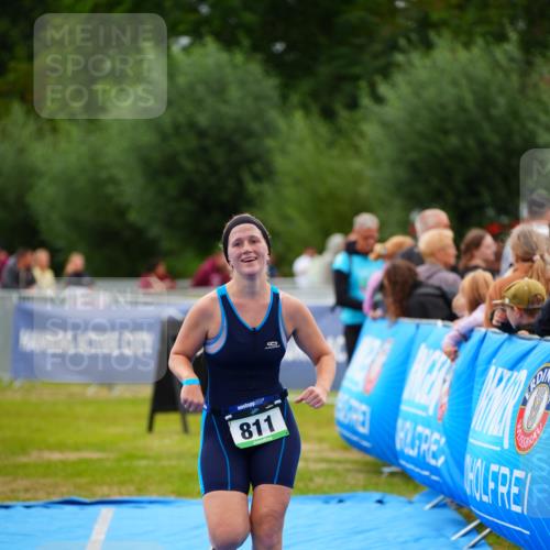 30.08.2026 - Elbe Triathlon Hamburg LAZAROV Photography http://msf.ph/oto/10063807 30.08.2026 11:59:10 Ziel 811 meine-sportfotos.de