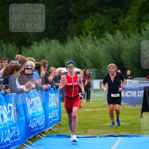 30.08.2026 - Elbe Triathlon Hamburg LAZAROV Photography http://msf.ph/oto/10063813 30.08.2026 11:59:24 Ziel 785, 859, 1131 meine-sportfotos.de