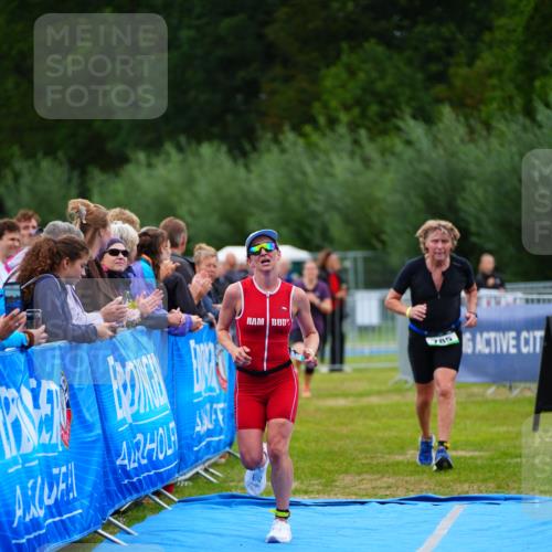 30.08.2026 - Elbe Triathlon Hamburg LAZAROV Photography http://msf.ph/oto/10063814 30.08.2026 11:59:24 Ziel 785, 859, 1131 meine-sportfotos.de