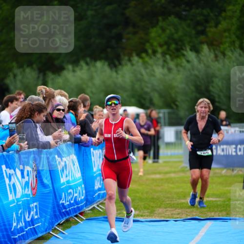 30.08.2026 - Elbe Triathlon Hamburg LAZAROV Photography http://msf.ph/oto/10063816 30.08.2026 11:59:24 Ziel 785, 859, 1131 meine-sportfotos.de