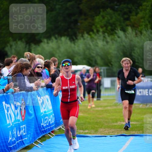 30.08.2026 - Elbe Triathlon Hamburg LAZAROV Photography http://msf.ph/oto/10063817 30.08.2026 11:59:24 Ziel 785, 859, 1131 meine-sportfotos.de