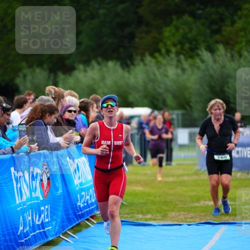 30.08.2026 - Elbe Triathlon Hamburg LAZAROV Photography http://msf.ph/oto/10063819 30.08.2026 11:59:24 Ziel 785, 859, 1131 meine-sportfotos.de