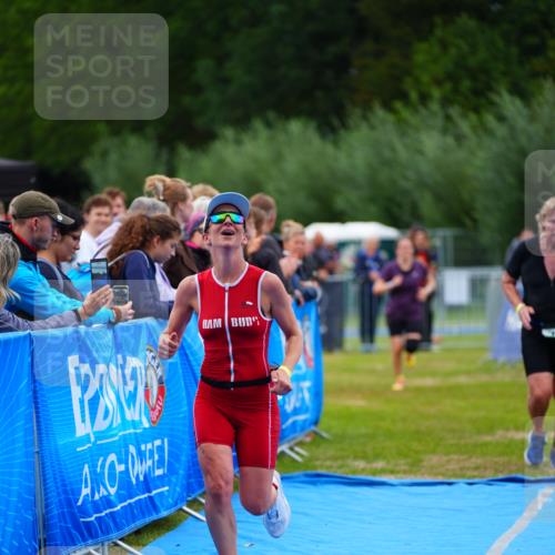 30.08.2026 - Elbe Triathlon Hamburg LAZAROV Photography http://msf.ph/oto/10063821 30.08.2026 11:59:25 Ziel 785, 859, 1131 meine-sportfotos.de