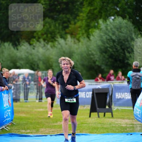 30.08.2026 - Elbe Triathlon Hamburg LAZAROV Photography http://msf.ph/oto/10063827 30.08.2026 11:59:27 Ziel 785, 859, 1131 meine-sportfotos.de