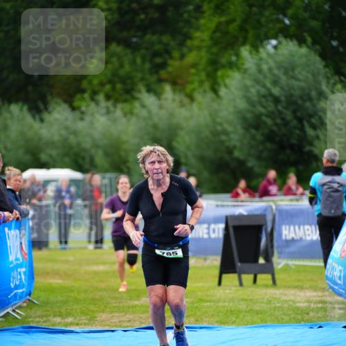 30.08.2026 - Elbe Triathlon Hamburg LAZAROV Photography http://msf.ph/oto/10063828 30.08.2026 11:59:27 Ziel 785, 859, 1131 meine-sportfotos.de