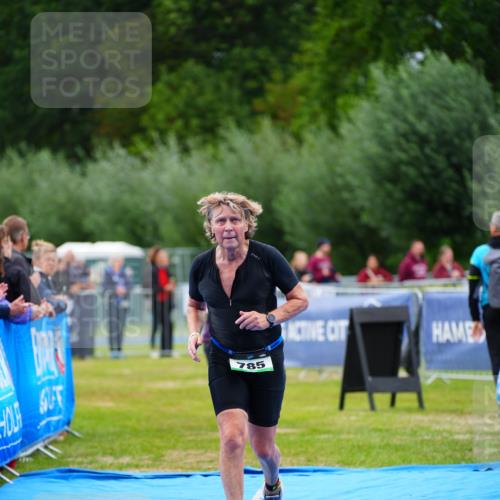 30.08.2026 - Elbe Triathlon Hamburg LAZAROV Photography http://msf.ph/oto/10063831 30.08.2026 11:59:27 Ziel 785, 859, 1131 meine-sportfotos.de