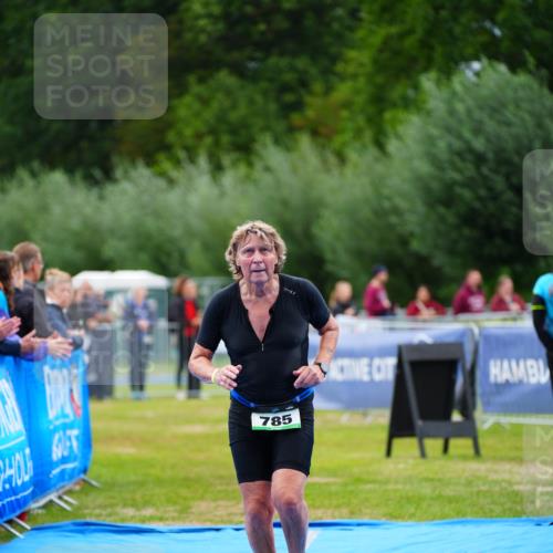 30.08.2026 - Elbe Triathlon Hamburg LAZAROV Photography http://msf.ph/oto/10063833 30.08.2026 11:59:28 Ziel 785, 859, 1131 meine-sportfotos.de
