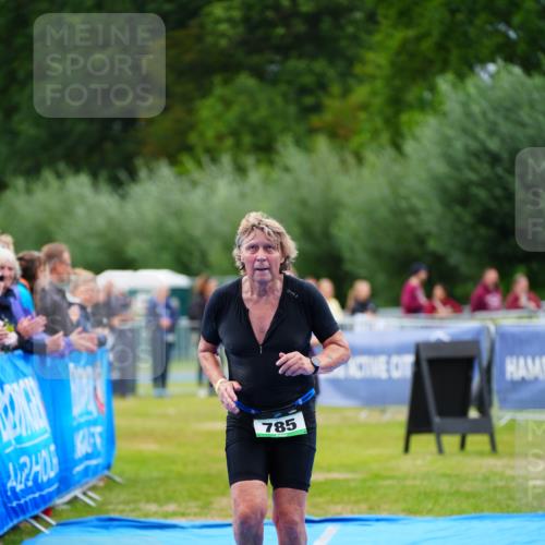 30.08.2026 - Elbe Triathlon Hamburg LAZAROV Photography http://msf.ph/oto/10063835 30.08.2026 11:59:28 Ziel 785, 859, 1131 meine-sportfotos.de