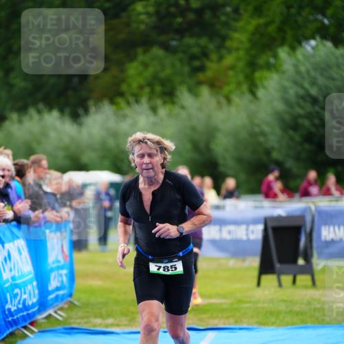30.08.2026 - Elbe Triathlon Hamburg LAZAROV Photography http://msf.ph/oto/10063837 30.08.2026 11:59:28 Ziel 785, 859, 1131 meine-sportfotos.de