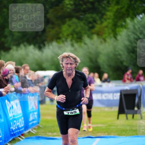 30.08.2026 - Elbe Triathlon Hamburg LAZAROV Photography http://msf.ph/oto/10063839 30.08.2026 11:59:29 Ziel 785, 859, 1131 meine-sportfotos.de