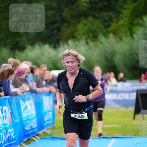 30.08.2026 - Elbe Triathlon Hamburg LAZAROV Photography http://msf.ph/oto/10063842 30.08.2026 11:59:29 Ziel 785, 859, 1131 meine-sportfotos.de