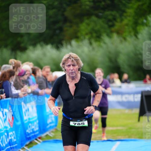 30.08.2026 - Elbe Triathlon Hamburg LAZAROV Photography http://msf.ph/oto/10063843 30.08.2026 11:59:29 Ziel 785, 859, 1131 meine-sportfotos.de