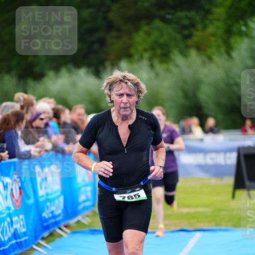 30.08.2026 - Elbe Triathlon Hamburg LAZAROV Photography http://msf.ph/oto/10063845 30.08.2026 11:59:29 Ziel 785, 859, 1131 meine-sportfotos.de