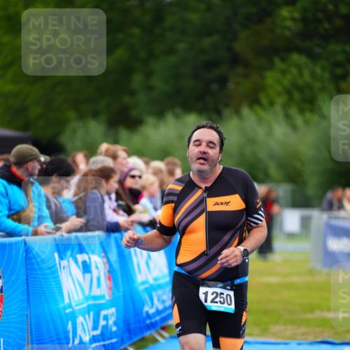 30.08.2026 - Elbe Triathlon Hamburg LAZAROV Photography http://msf.ph/oto/10063850 30.08.2026 11:59:48 Ziel 1250 meine-sportfotos.de