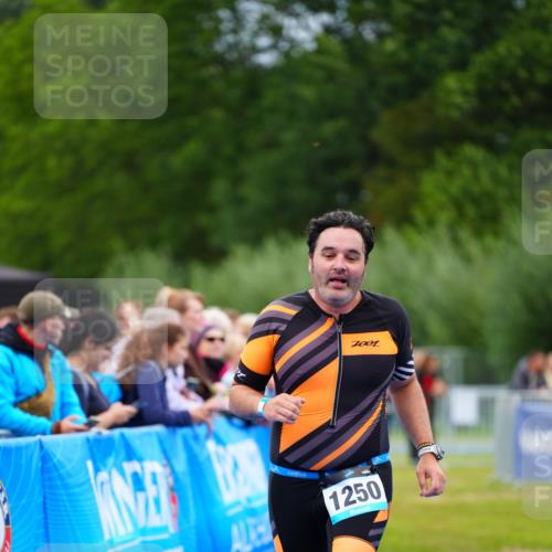 30.08.2026 - Elbe Triathlon Hamburg LAZAROV Photography http://msf.ph/oto/10063852 30.08.2026 11:59:48 Ziel 1250 meine-sportfotos.de