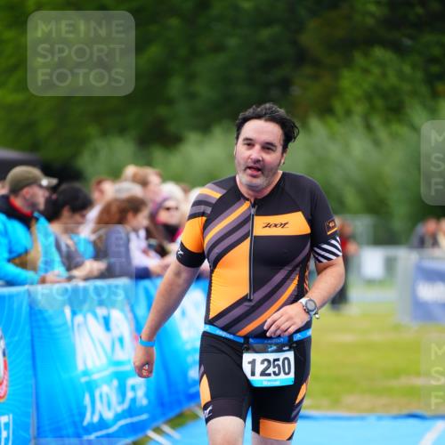 30.08.2026 - Elbe Triathlon Hamburg LAZAROV Photography http://msf.ph/oto/10063854 30.08.2026 11:59:49 Ziel 1250 meine-sportfotos.de