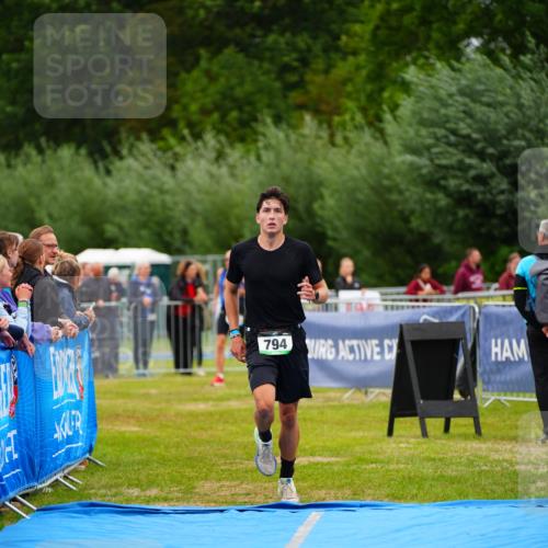 30.08.2026 - Elbe Triathlon Hamburg LAZAROV Photography http://msf.ph/oto/10063861 30.08.2026 12:00:02 Ziel 794 meine-sportfotos.de