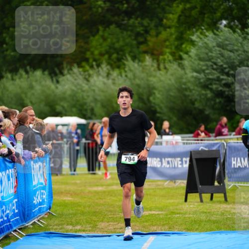 30.08.2026 - Elbe Triathlon Hamburg LAZAROV Photography http://msf.ph/oto/10063863 30.08.2026 12:00:02 Ziel 794 meine-sportfotos.de
