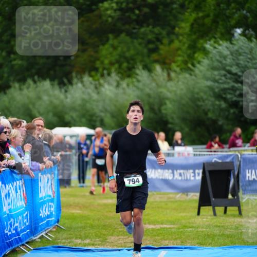 30.08.2026 - Elbe Triathlon Hamburg LAZAROV Photography http://msf.ph/oto/10063864 30.08.2026 12:00:03 Ziel 794 meine-sportfotos.de