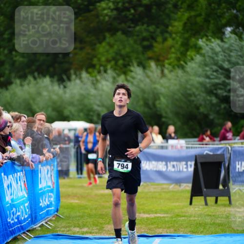 30.08.2026 - Elbe Triathlon Hamburg LAZAROV Photography http://msf.ph/oto/10063866 30.08.2026 12:00:03 Ziel 794 meine-sportfotos.de