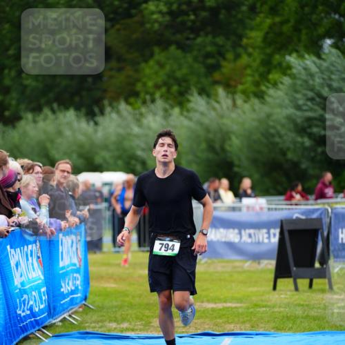 30.08.2026 - Elbe Triathlon Hamburg LAZAROV Photography http://msf.ph/oto/10063867 30.08.2026 12:00:03 Ziel 794 meine-sportfotos.de