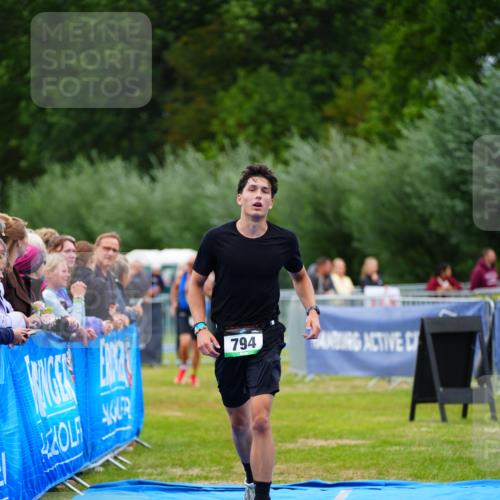 30.08.2026 - Elbe Triathlon Hamburg LAZAROV Photography http://msf.ph/oto/10063868 30.08.2026 12:00:03 Ziel 794 meine-sportfotos.de