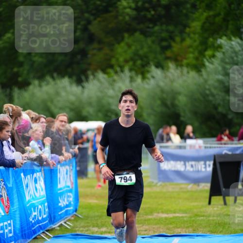 30.08.2026 - Elbe Triathlon Hamburg LAZAROV Photography http://msf.ph/oto/10063870 30.08.2026 12:00:03 Ziel 794 meine-sportfotos.de