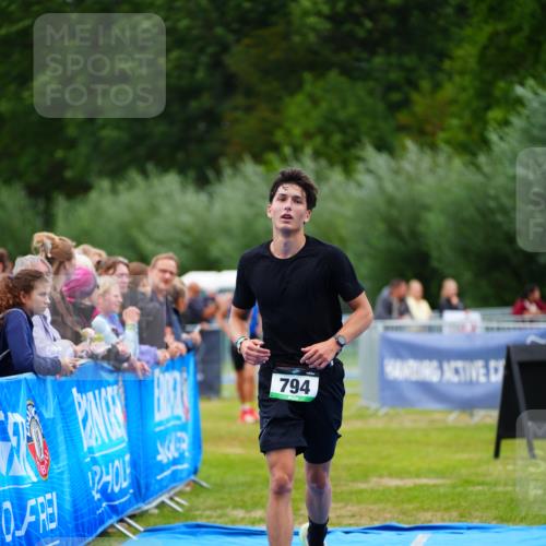 30.08.2026 - Elbe Triathlon Hamburg LAZAROV Photography http://msf.ph/oto/10063871 30.08.2026 12:00:04 Ziel 794, 1365, 1551 meine-sportfotos.de