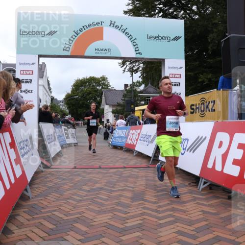 30.08.2026 - Blankeneser Heldenlauf Lena Gebhardt http://msf.ph/oto/10063872 30.08.2026 12:40:54 Ziel 2700, 2736, 4124, 4135 meine-sportfotos.de