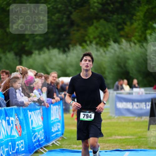 30.08.2026 - Elbe Triathlon Hamburg LAZAROV Photography http://msf.ph/oto/10063873 30.08.2026 12:00:04 Ziel 794, 1365, 1551 meine-sportfotos.de
