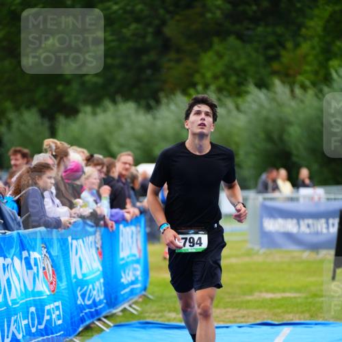 30.08.2026 - Elbe Triathlon Hamburg LAZAROV Photography http://msf.ph/oto/10063874 30.08.2026 12:00:04 Ziel 794, 1365, 1551 meine-sportfotos.de