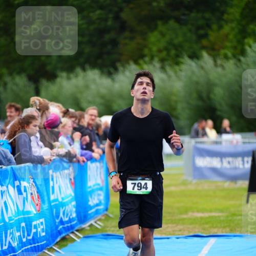 30.08.2026 - Elbe Triathlon Hamburg LAZAROV Photography http://msf.ph/oto/10063875 30.08.2026 12:00:04 Ziel 794, 1365, 1551 meine-sportfotos.de