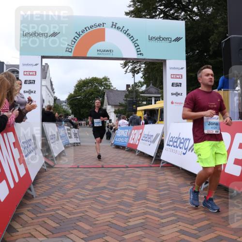 30.08.2026 - Blankeneser Heldenlauf Lena Gebhardt http://msf.ph/oto/10063876 30.08.2026 12:40:54 Ziel 2700, 2736, 4124, 4135 meine-sportfotos.de