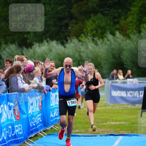 30.08.2026 - Elbe Triathlon Hamburg LAZAROV Photography http://msf.ph/oto/10063883 30.08.2026 12:00:11 Ziel 801, 1365, 1551 meine-sportfotos.de