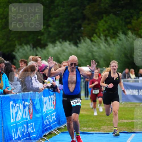 30.08.2026 - Elbe Triathlon Hamburg LAZAROV Photography http://msf.ph/oto/10063885 30.08.2026 12:00:11 Ziel 801, 1365, 1551 meine-sportfotos.de