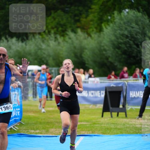 30.08.2026 - Elbe Triathlon Hamburg LAZAROV Photography http://msf.ph/oto/10063888 30.08.2026 12:00:12 Ziel 801, 1362, 1365, 1551 meine-sportfotos.de