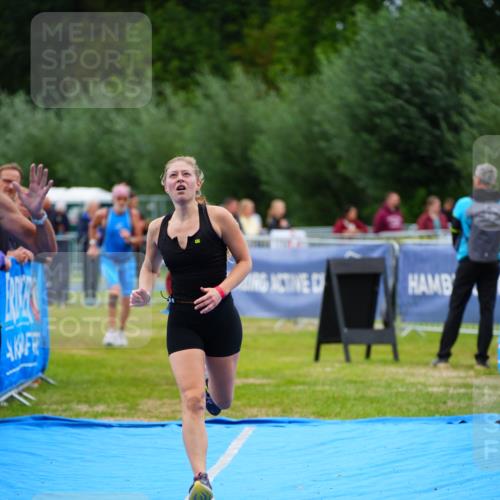 30.08.2026 - Elbe Triathlon Hamburg LAZAROV Photography http://msf.ph/oto/10063889 30.08.2026 12:00:12 Ziel 801, 1362, 1365, 1551 meine-sportfotos.de