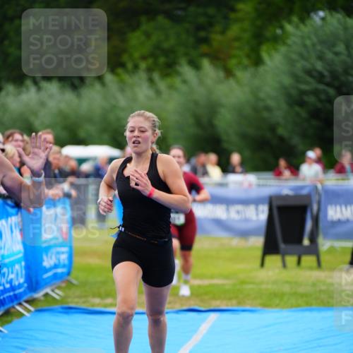 30.08.2026 - Elbe Triathlon Hamburg LAZAROV Photography http://msf.ph/oto/10063893 30.08.2026 12:00:13 Ziel 801, 1362, 1365, 1551 meine-sportfotos.de