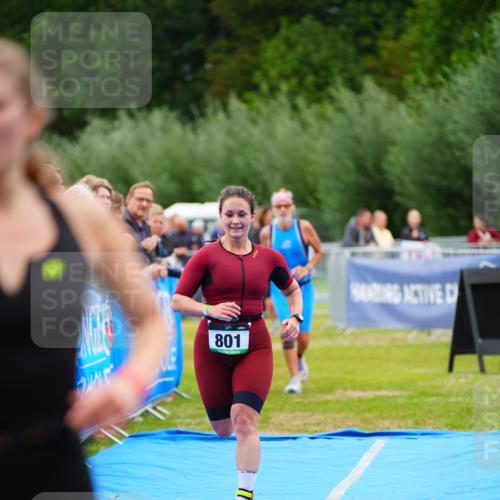 30.08.2026 - Elbe Triathlon Hamburg LAZAROV Photography http://msf.ph/oto/10063900 30.08.2026 12:00:15 Ziel 801, 1362, 1365, 1518, 1551 meine-sportfotos.de
