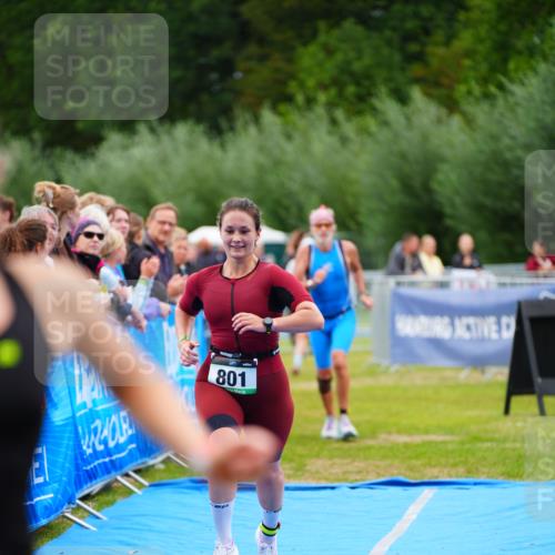30.08.2026 - Elbe Triathlon Hamburg LAZAROV Photography http://msf.ph/oto/10063902 30.08.2026 12:00:15 Ziel 801, 1362, 1365, 1518, 1551 meine-sportfotos.de