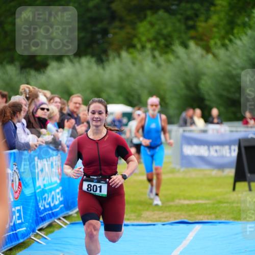 30.08.2026 - Elbe Triathlon Hamburg LAZAROV Photography http://msf.ph/oto/10063903 30.08.2026 12:00:15 Ziel 801, 1362, 1365, 1518, 1551 meine-sportfotos.de