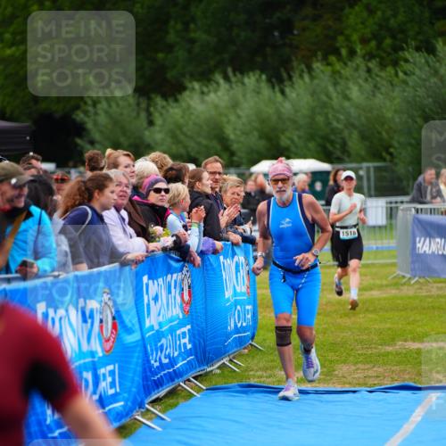 30.08.2026 - Elbe Triathlon Hamburg LAZAROV Photography http://msf.ph/oto/10063904 30.08.2026 12:00:17 Ziel 801, 1362, 1518 meine-sportfotos.de