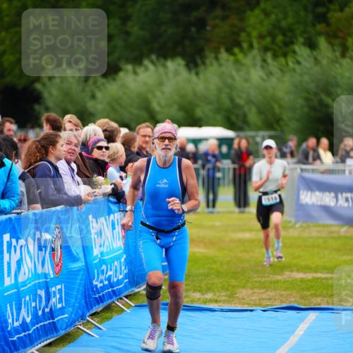 30.08.2026 - Elbe Triathlon Hamburg LAZAROV Photography http://msf.ph/oto/10063911 30.08.2026 12:00:18 Ziel 801, 1362, 1518 meine-sportfotos.de