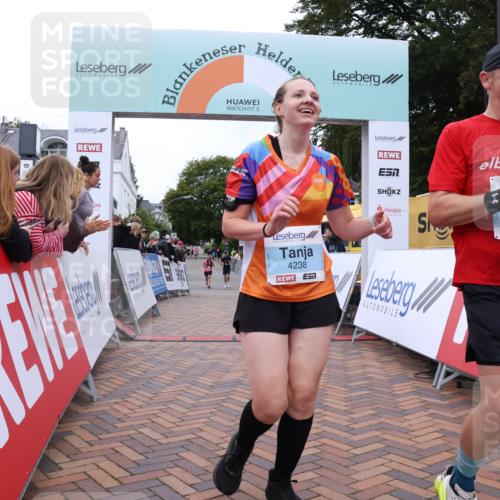 30.08.2026 - Blankeneser Heldenlauf Lena Gebhardt http://msf.ph/oto/10063919 30.08.2026 12:41:20 Ziel 4238, 4336 meine-sportfotos.de