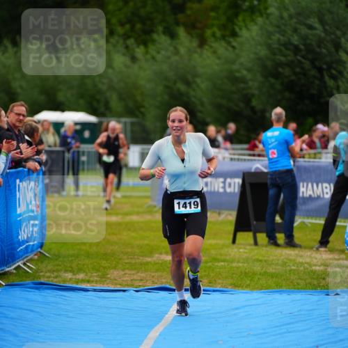 30.08.2026 - Elbe Triathlon Hamburg LAZAROV Photography http://msf.ph/oto/10063928 30.08.2026 12:00:34 Ziel 1419 meine-sportfotos.de